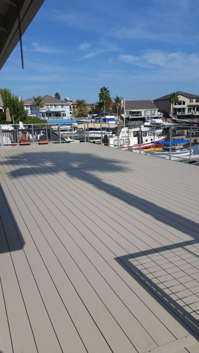 Winn Decking — Deck with Aluminum Rails